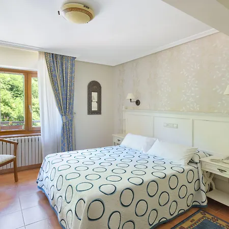 Logis Restaurante La Casa De Juansabeli Otel