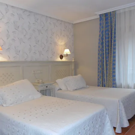 Logis Restaurante La Casa De Juansabeli 2*