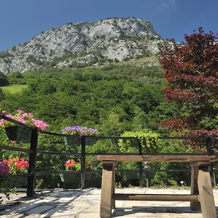 Logis Restaurante La Casa De Juansabeli Otel 2*
