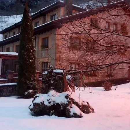 Logis Restaurante La Casa De Juansabeli Отель 2*