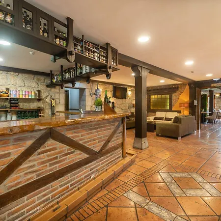 Logis Restaurante La Casa De Juansabeli Otel