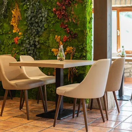 Logis Restaurante La Casa De Juansabeli Отель Аренас-де-Кабралес