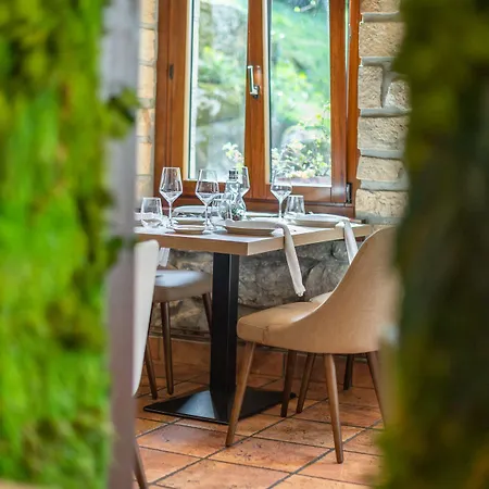 Logis Restaurante La Casa De Juansabeli Arenas De Cabrales