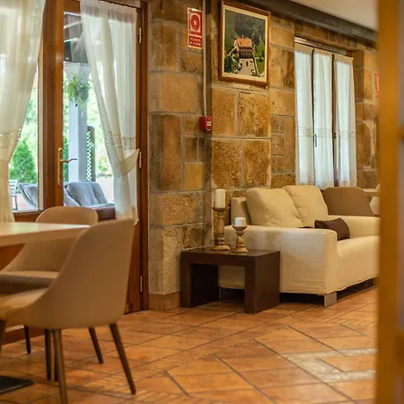 Hotel Logis Restaurante La Casa De Juansabeli Arenas De Cabrales