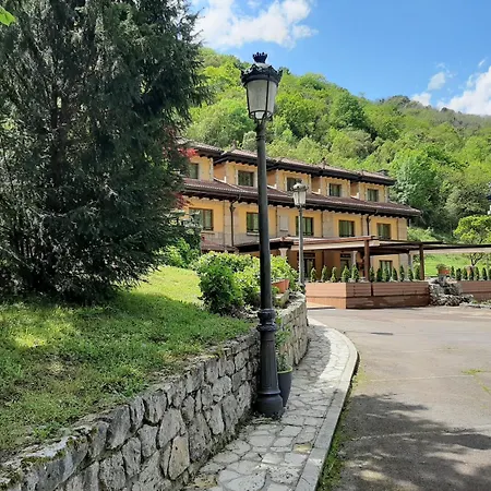 Logis Restaurante La Casa De Juansabeli Otel 2*