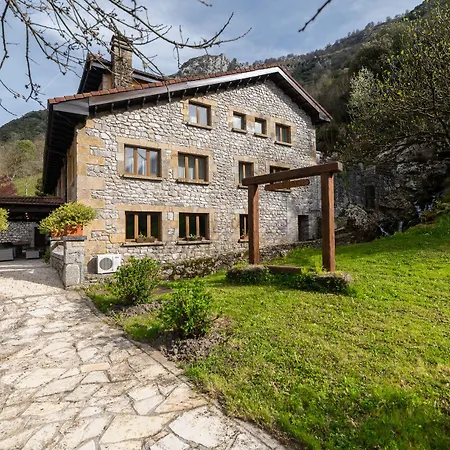 Logis Restaurante La Casa De Juansabeli Arenas De Cabrales