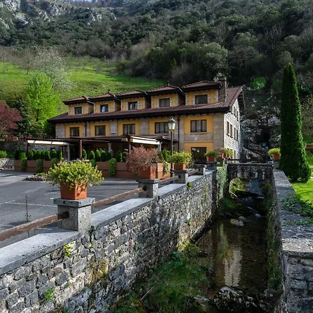 Logis Restaurante La Casa De Juansabeli Отель 2*