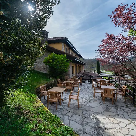 Logis Restaurante La Casa De Juansabeli Отель Аренас-де-Кабралес