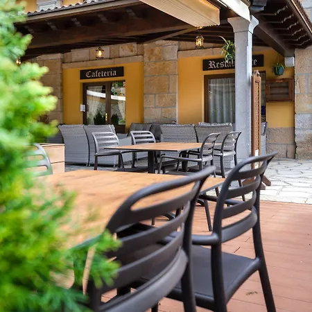 Logis Restaurante La Casa De Juansabeli Отель Аренас-де-Кабралес