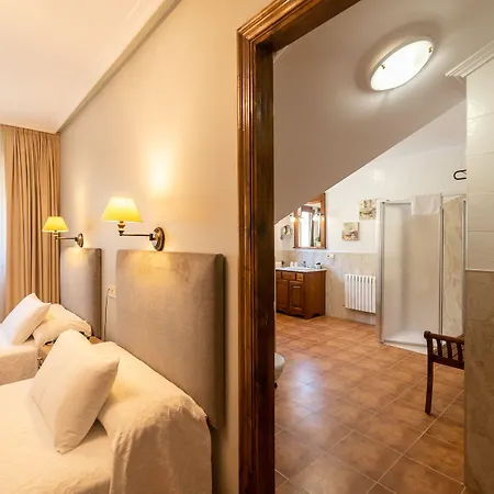 Logis Restaurante La Casa De Juansabeli Arenas De Cabrales