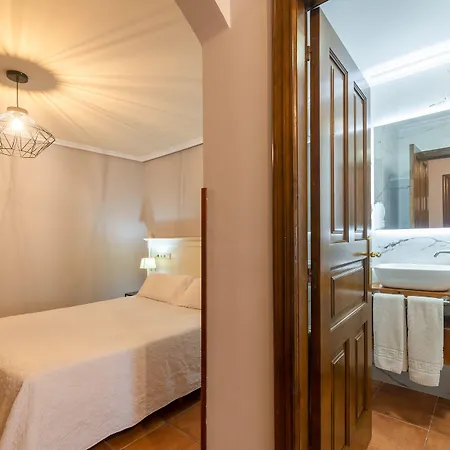 Hotel Logis Restaurante La Casa De Juansabeli Arenas De Cabrales