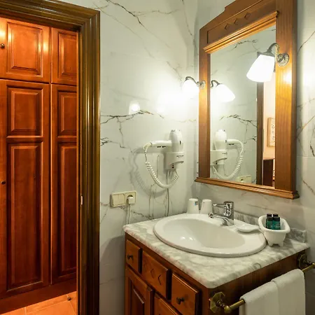 Logis Restaurante La Casa De Juansabeli Отель