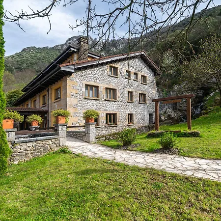 Logis Restaurante La Casa De Juansabeli Arenas De Cabrales