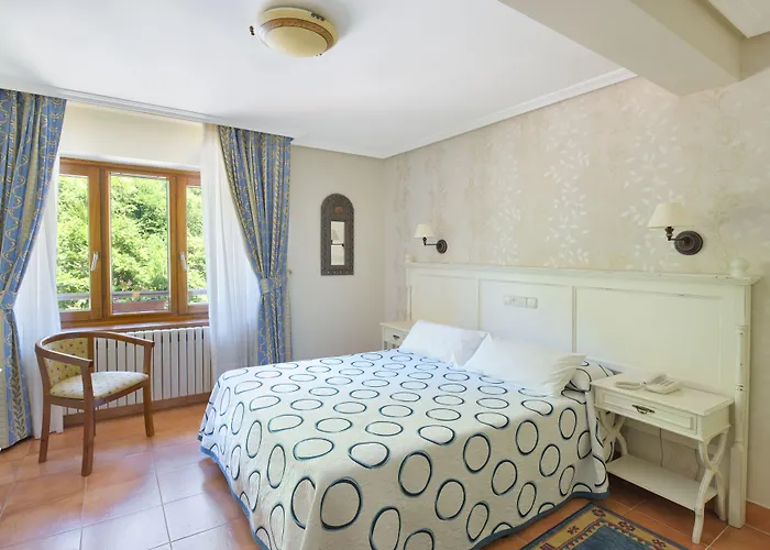 Logis Restaurante La Casa De Juansabeli Hotel