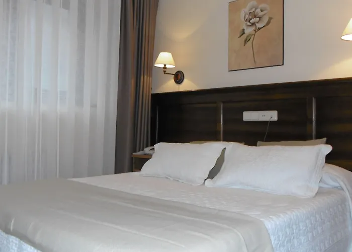 Logis Restaurante La Casa De Juansabeli