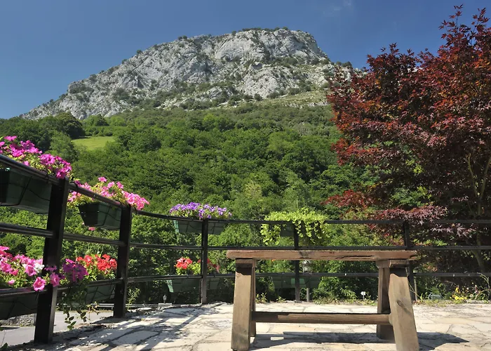 Logis Restaurante La Casa De Juansabeli Hotel 2*