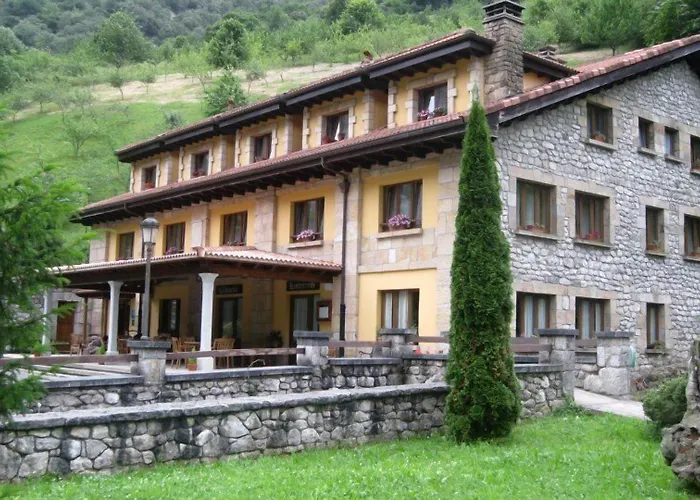 Logis Restaurante La Casa De Juansabeli Hotel