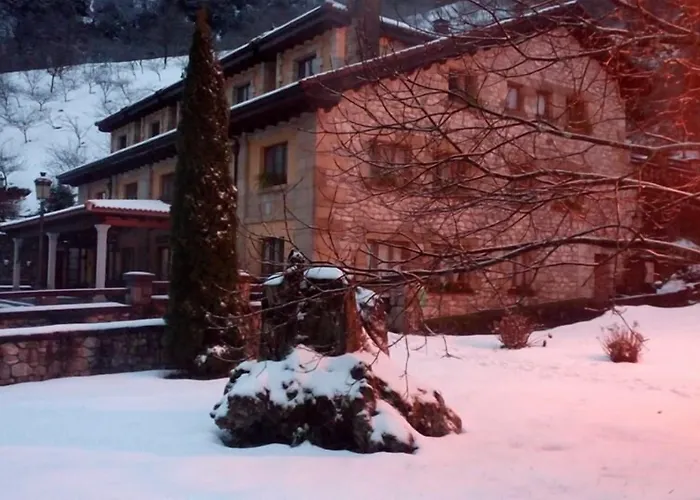 Logis Restaurante La Casa De Juansabeli Hotel 2*