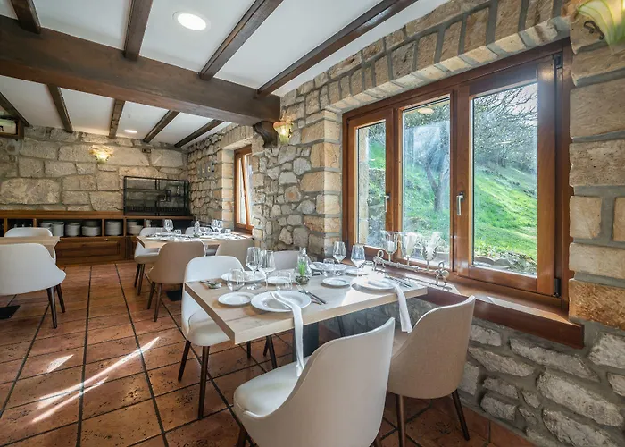 Logis Restaurante La Casa De Juansabeli Hotel 2*