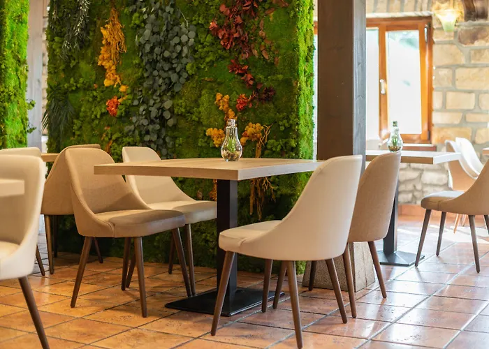 Logis Restaurante La Casa De Juansabeli Hotel Arenas De Cabrales