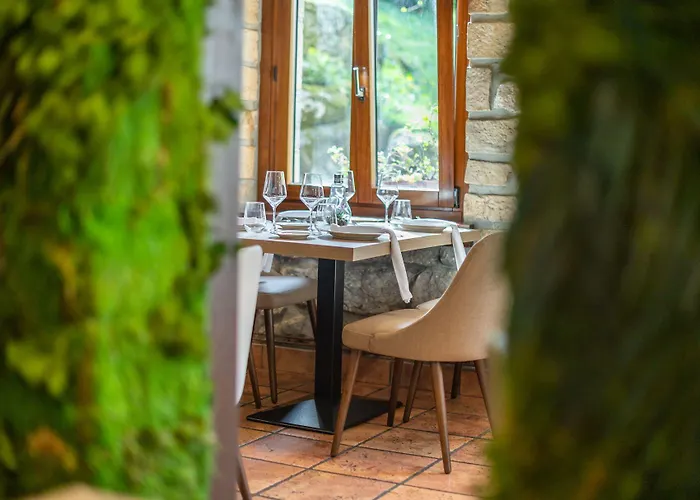 Logis Restaurante La Casa De Juansabeli Arenas De Cabrales