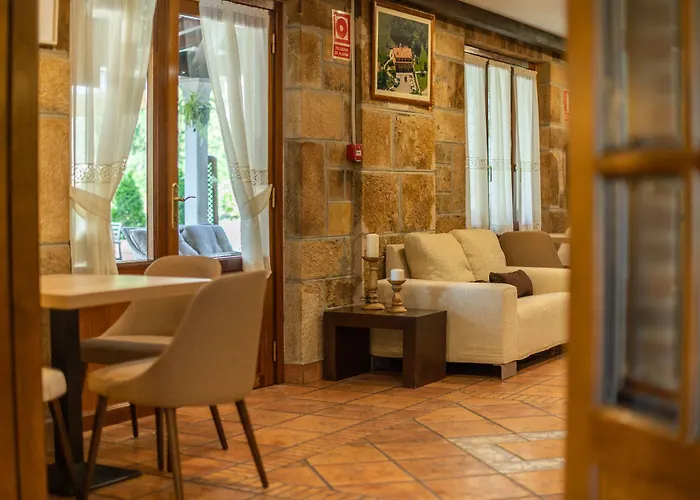 Hotel Logis Restaurante La Casa De Juansabeli Arenas De Cabrales