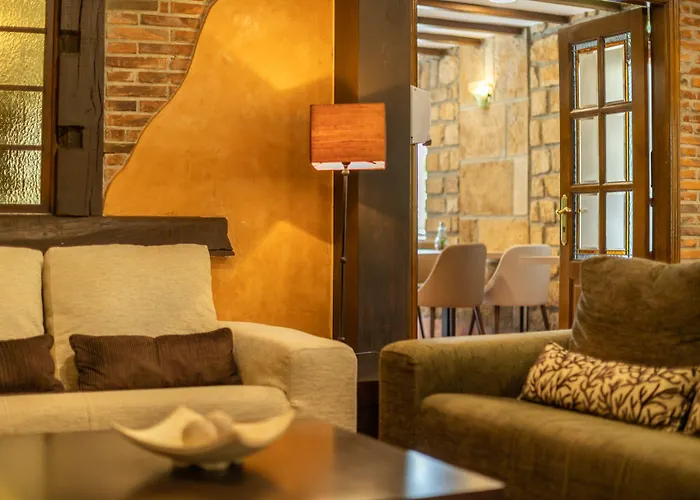 Hotel Logis Restaurante La Casa De Juansabeli