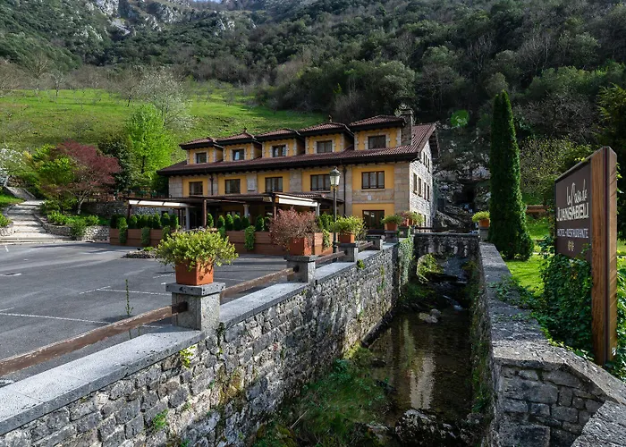 Logis Restaurante La Casa De Juansabeli Hotel 2*