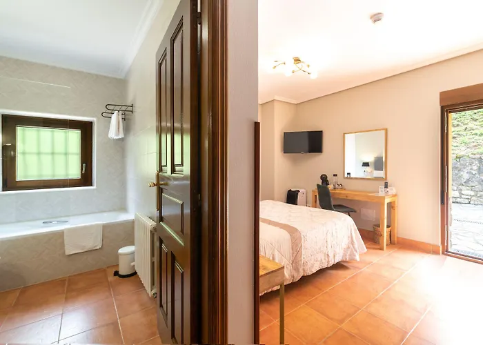 Logis Restaurante La Casa De Juansabeli Hotel