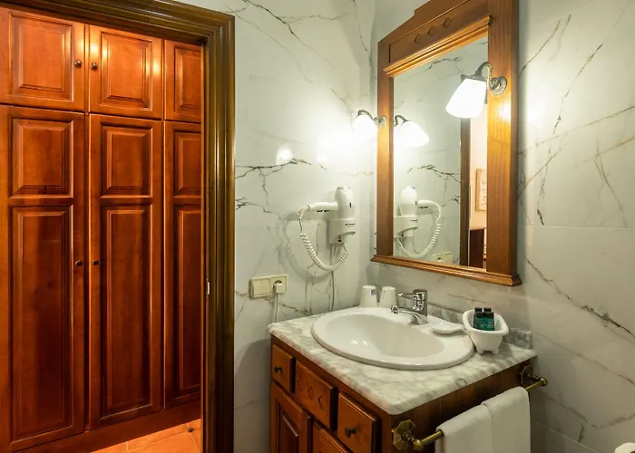 Logis Restaurante La Casa De Juansabeli Hotel