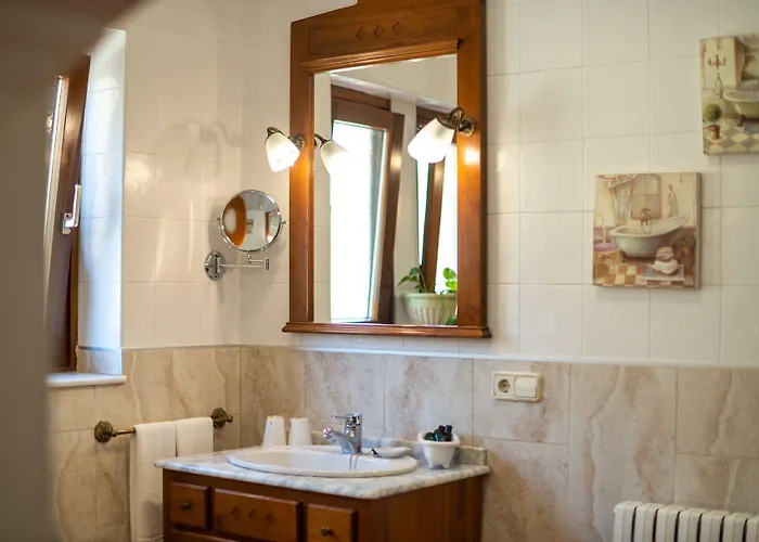 Hotel Logis Restaurante La Casa De Juansabeli Arenas De Cabrales